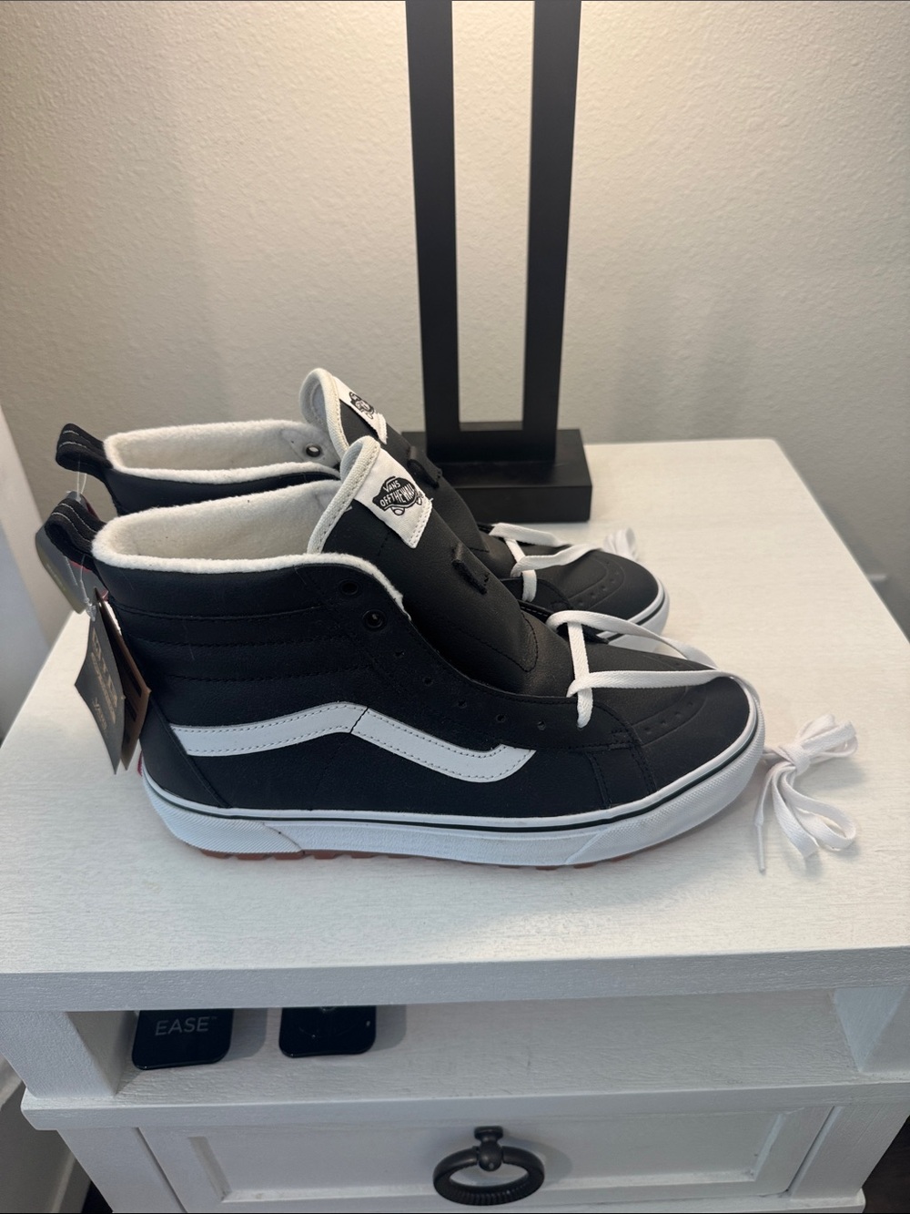 Vans women's 11/men's9.5 Black and White leather High-Top Sneakers
